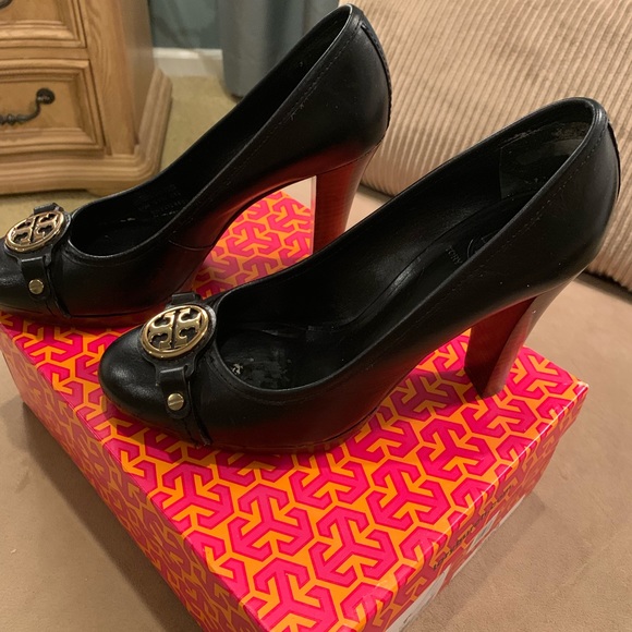 Tory Burch Calista pump - Picture 2 of 4